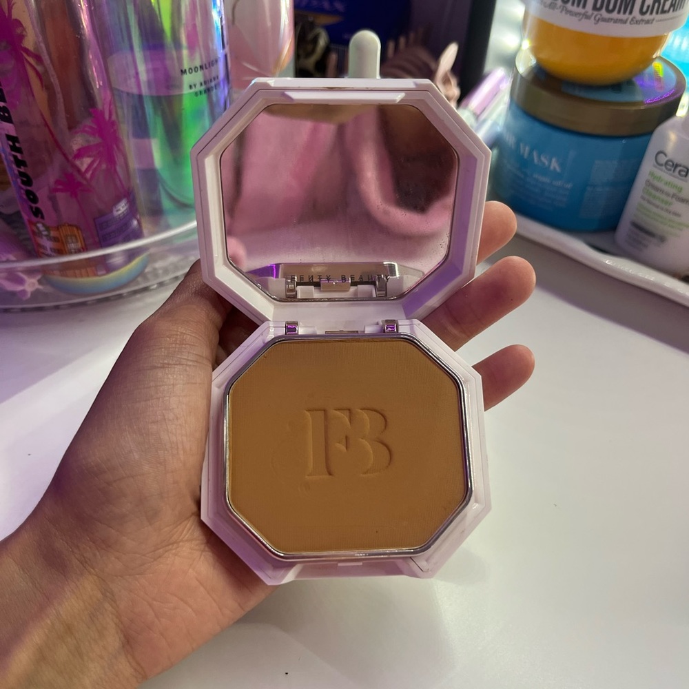 Fenty Beauty Pro Filt’R Powder foundation